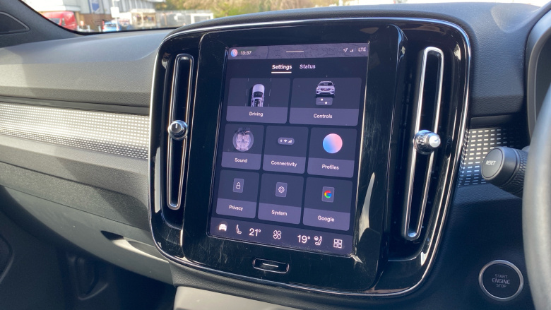 Volvo Xc40 2.0 B4P Plus Dark 5dr AWD Auto Petrol Estate